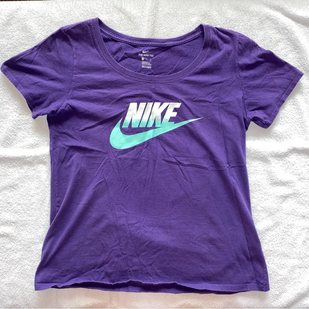 Women’s Nike Tee M